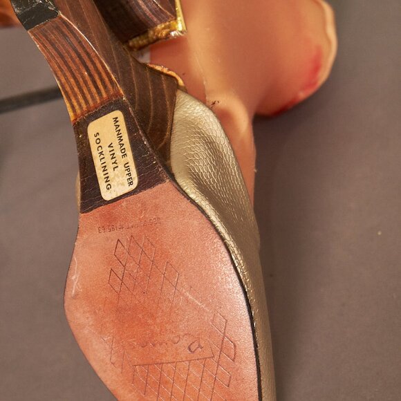 1960s Gold Cutout Floating Wood Carved Heels Shoes - Picture 7 of 13